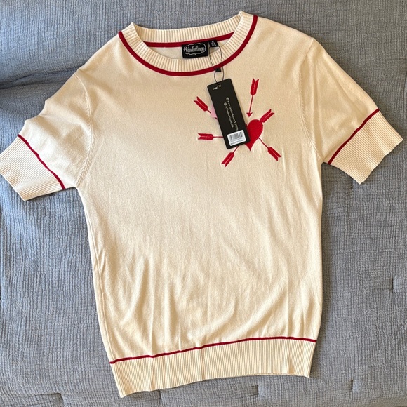 Voodoo Vixen Cream Sweater with Red Heart and Arrows - Picture 6 of 8